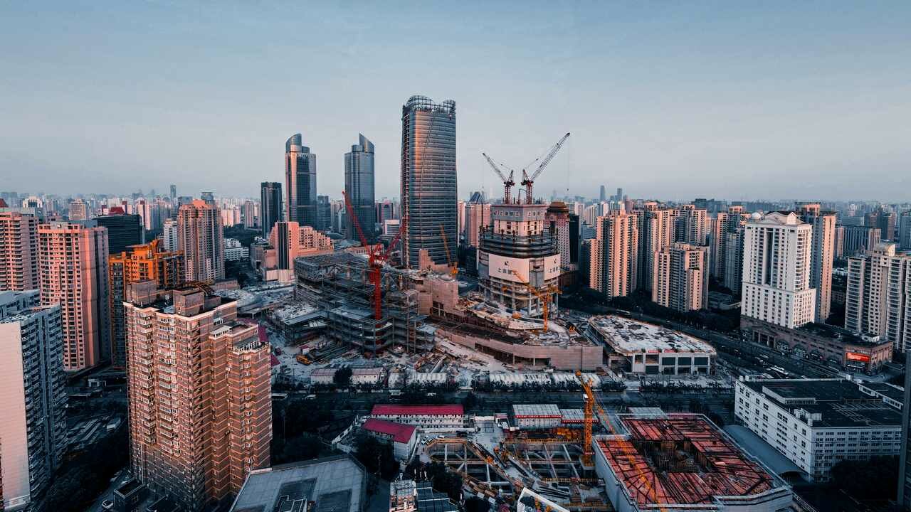 Картина на холсте 110x60 LinxOne "Город здания строительство" интерьерная для дома / на стену / на кухню / с подрамником