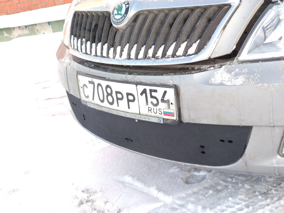 Зимняя заглушка решетки переднего бампера Skoda Octavia A5 2008-2013