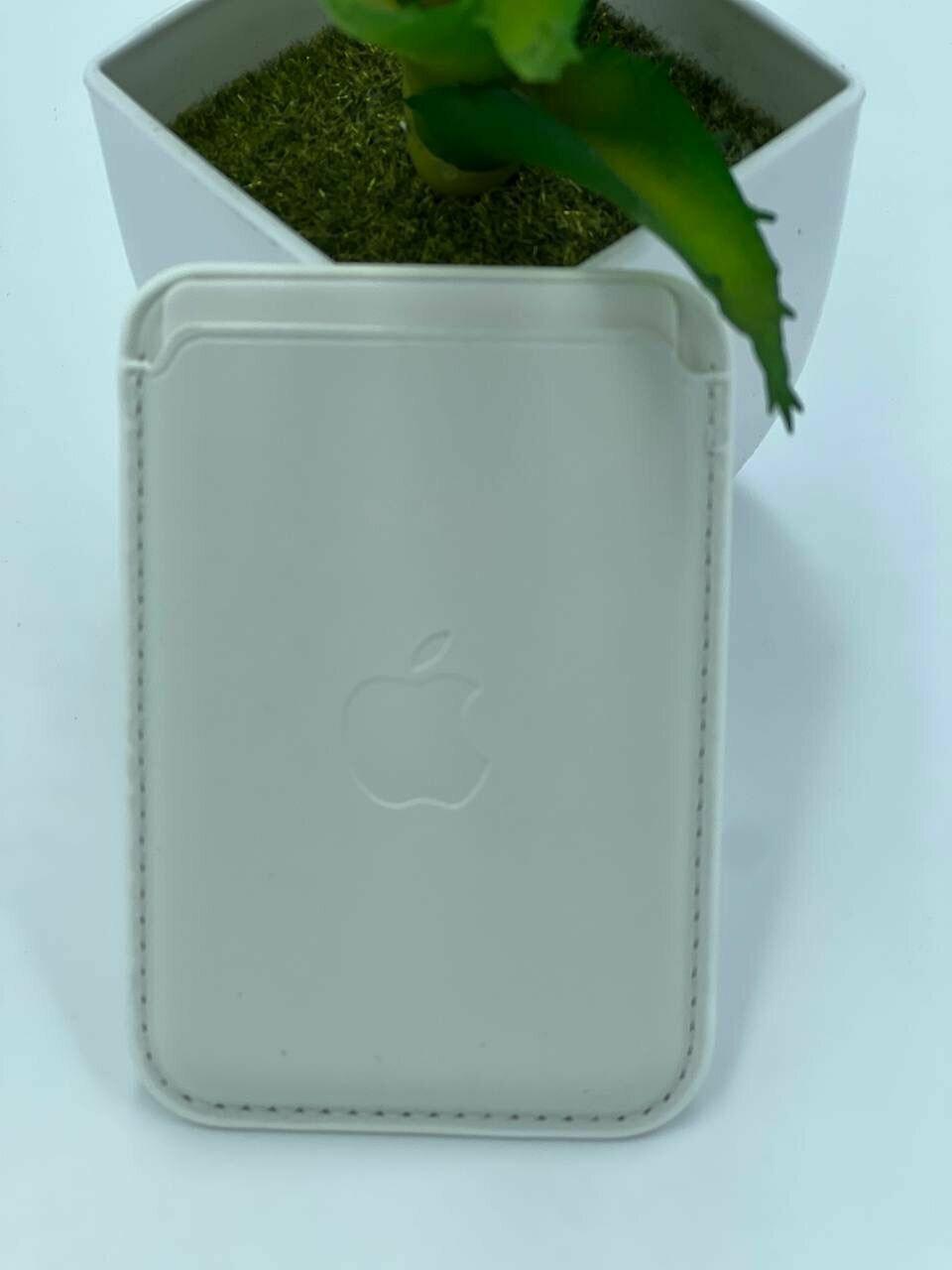 Кожаный картхолдер MagSafe для Apple iPhone / Эпл Айфон / Cardholder / Визитница / Leather Wallet with MagSafe