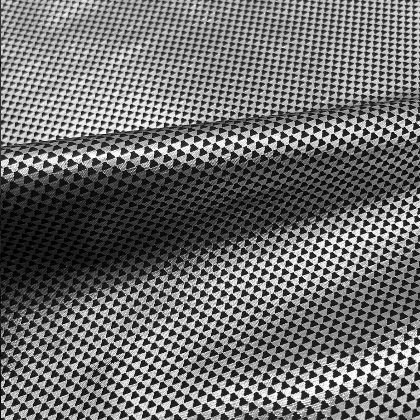 фото Ткань подкладочная фольгированная омни-хит "черная треугольники" ширина 150см, длина 100см