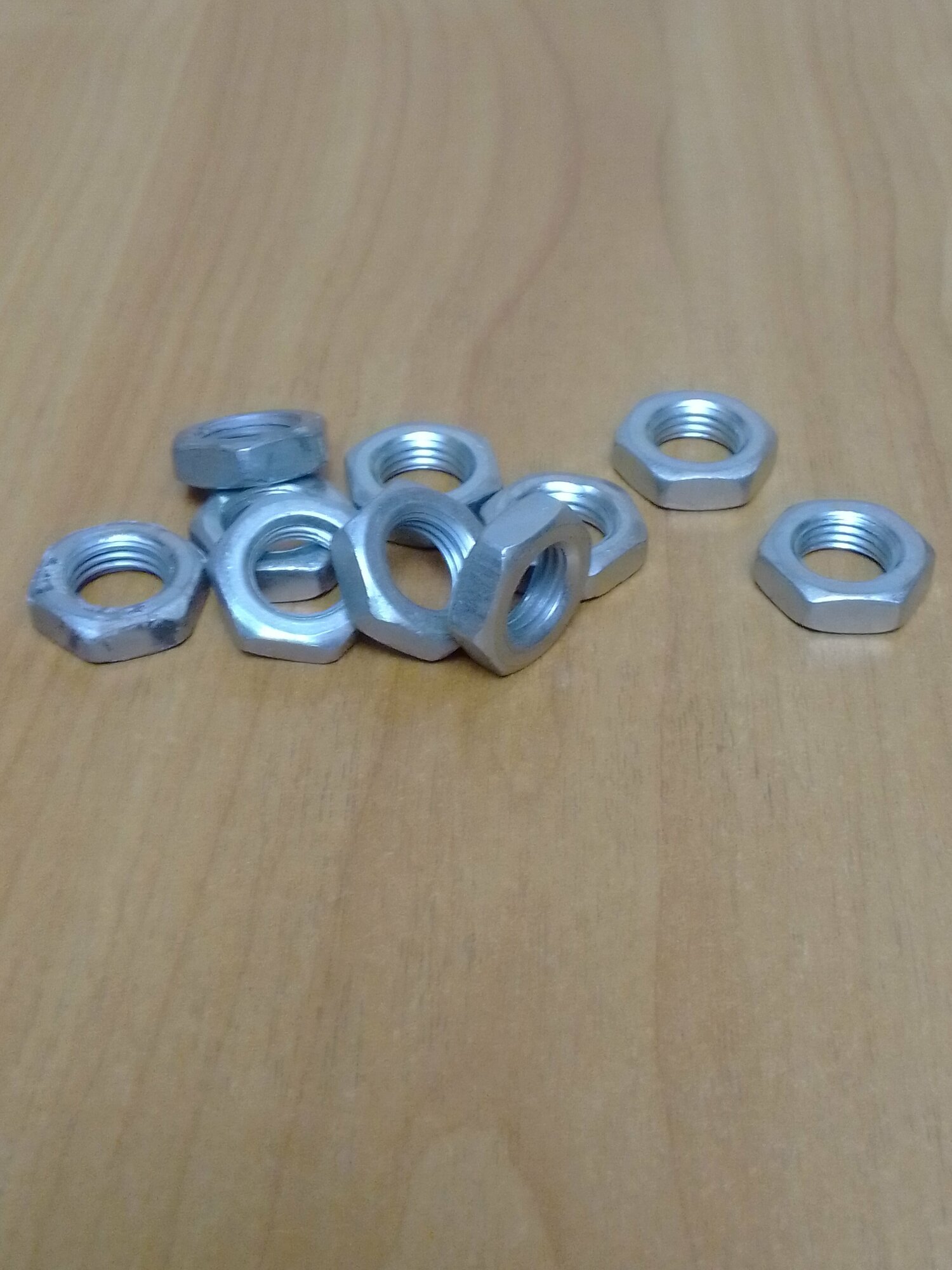 фото 250634-п29 Гайки М14х1.5 низкие для автомобилей ГАЗ, ВАЗ, ЗИЛ, КАМАЗ, МАЗ, УАЗ и др. Комплект 10 гаек. Красная Этна.