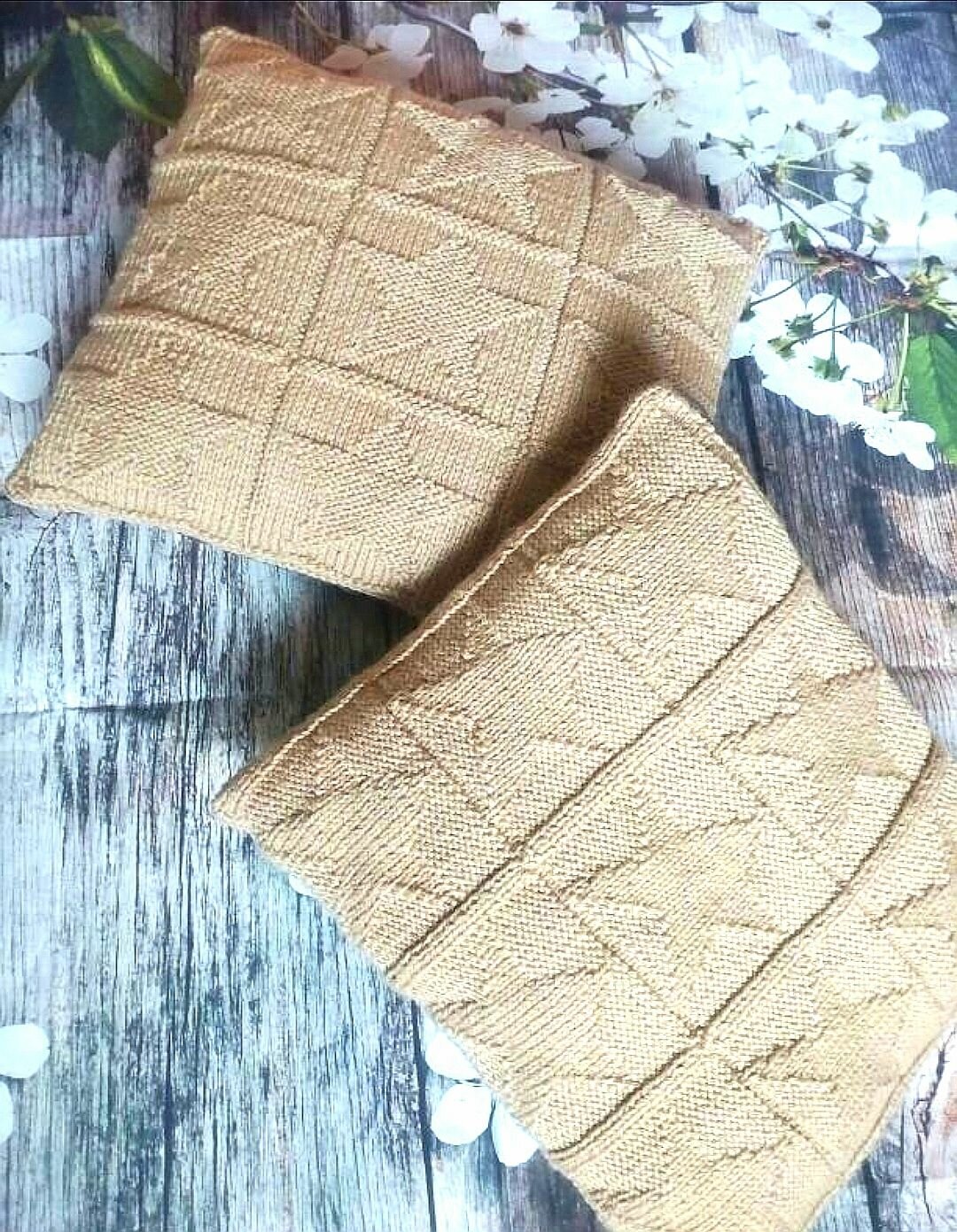 фото Подушка декоративная вязаная "Звезды"