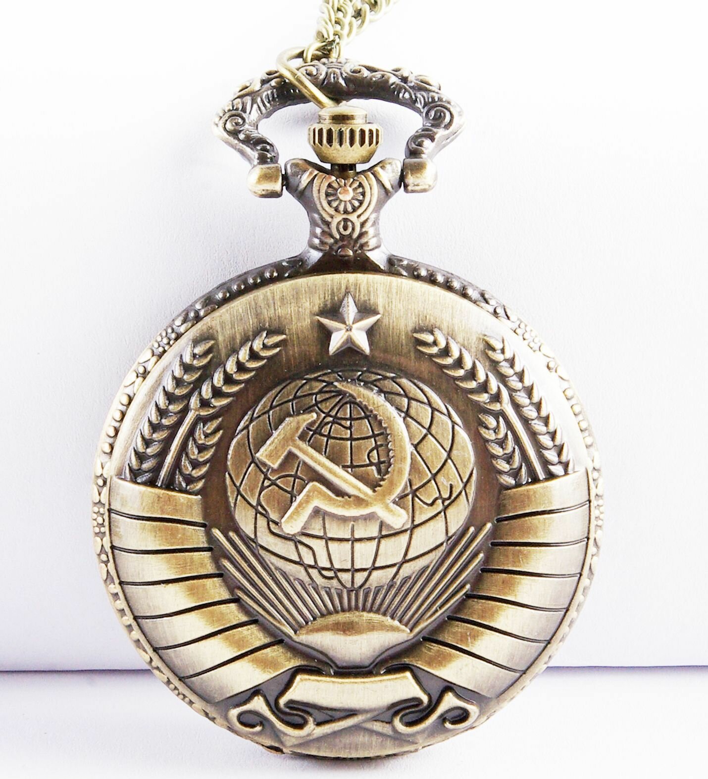 фото Большие карманные часы "СССР" на цепочке. Диаметр 4,5 см. Металл, кварцевый часовой механизм.