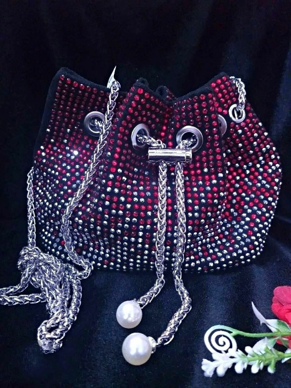 фото Сумочка женская со стразами.