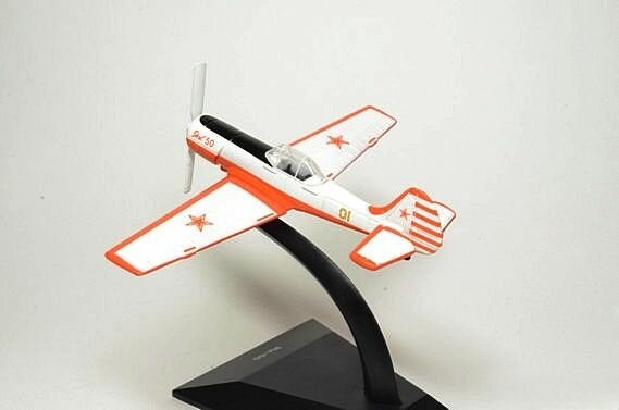 Масштабная модель 1/92 самолет ЯК-50 — фото 1