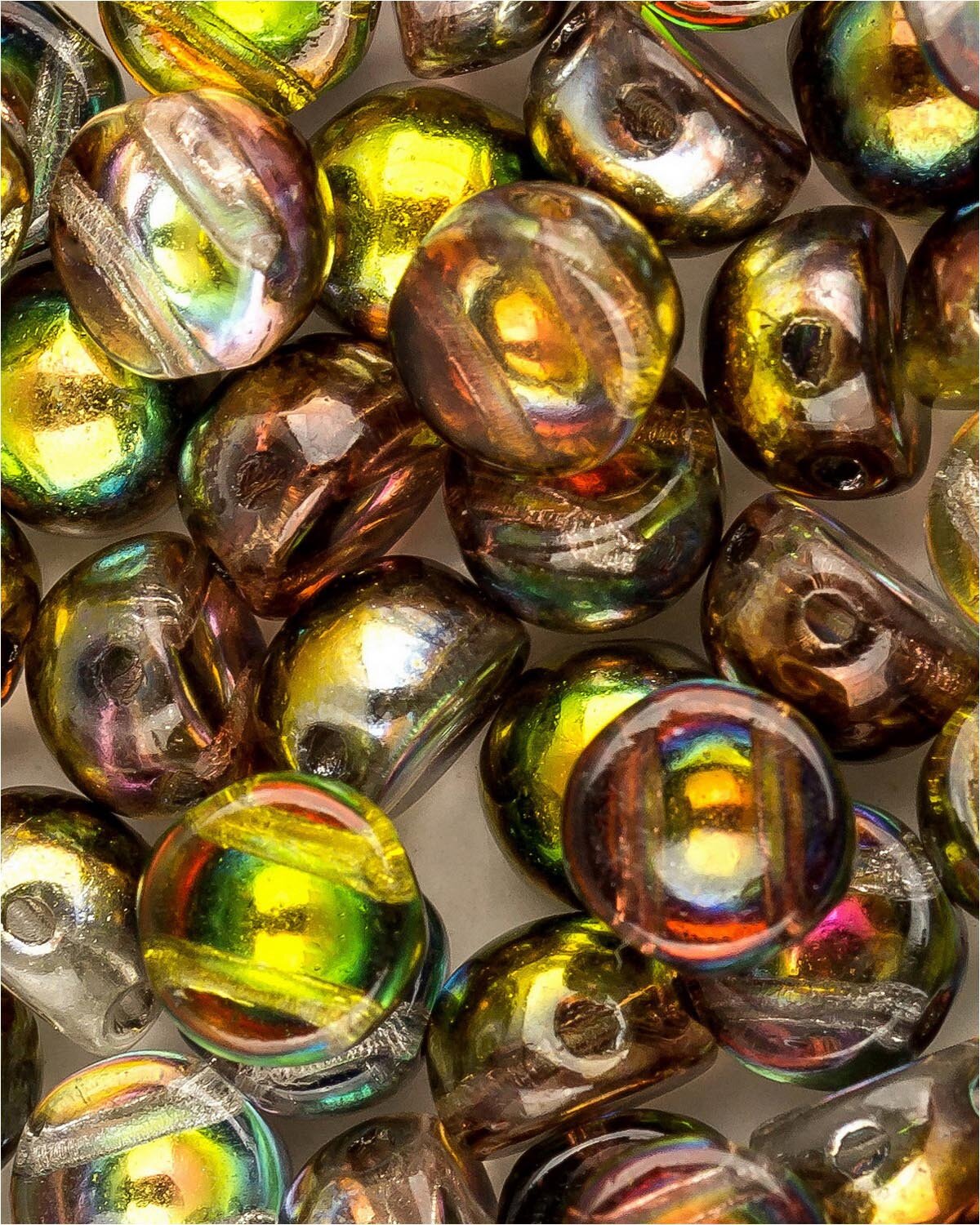 Стеклянные чешские бусины с двумя отверстиями, Cabochon bead, 6 мм, цвет Crystal Magic Green, 20 шт.