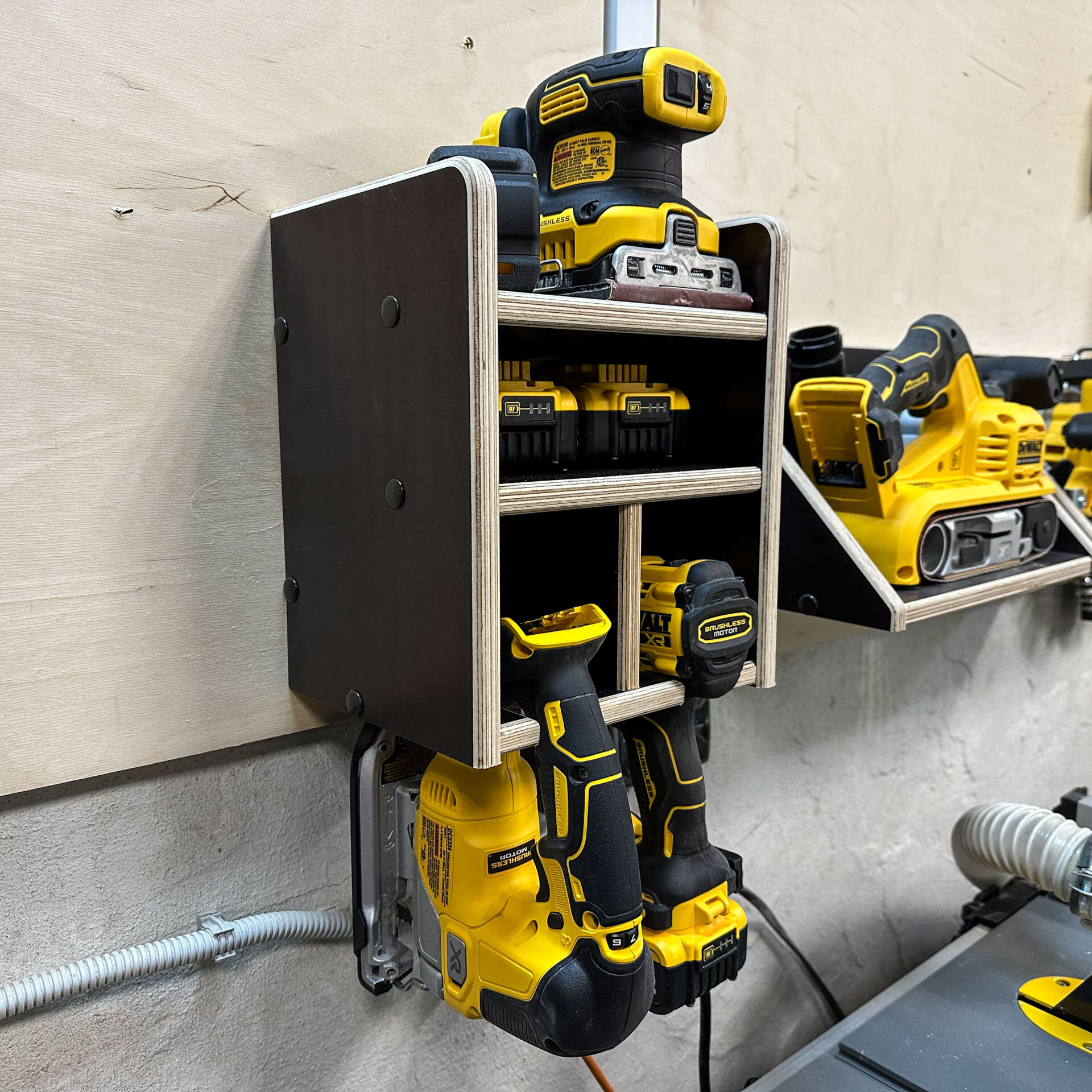 фото Полка для инструментов