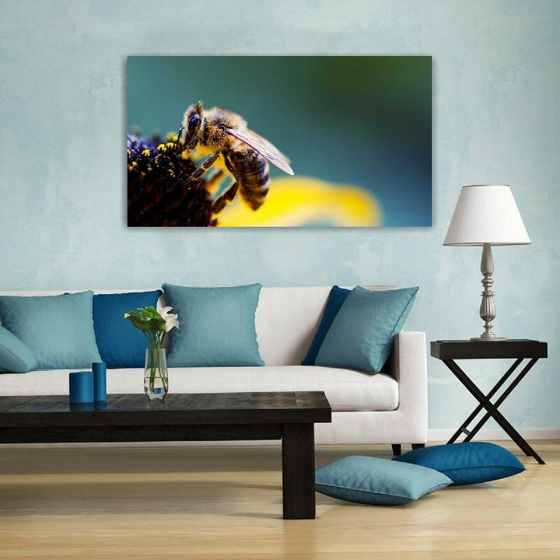 Картина на холсте 60x110 LinxOne "Цветок, пчела, макро" интерьерная для дома / на стену / на кухню / с подрамником