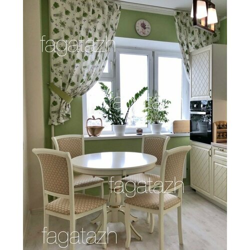 Обеденная группа, стол круглый и 4 стула