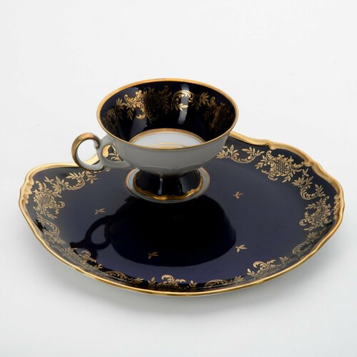 Чайная пара с фигурным блюдцем, фарфор, золочение, крытье