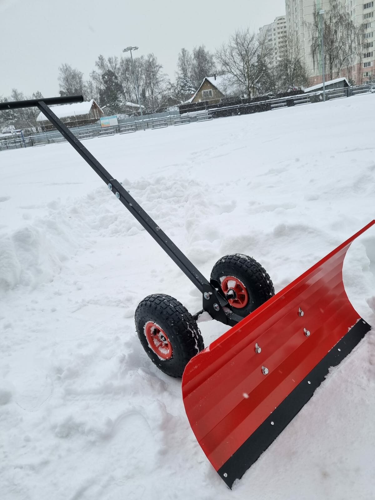 Лопата движок снеговая на колесах Удачник - фотография № 1