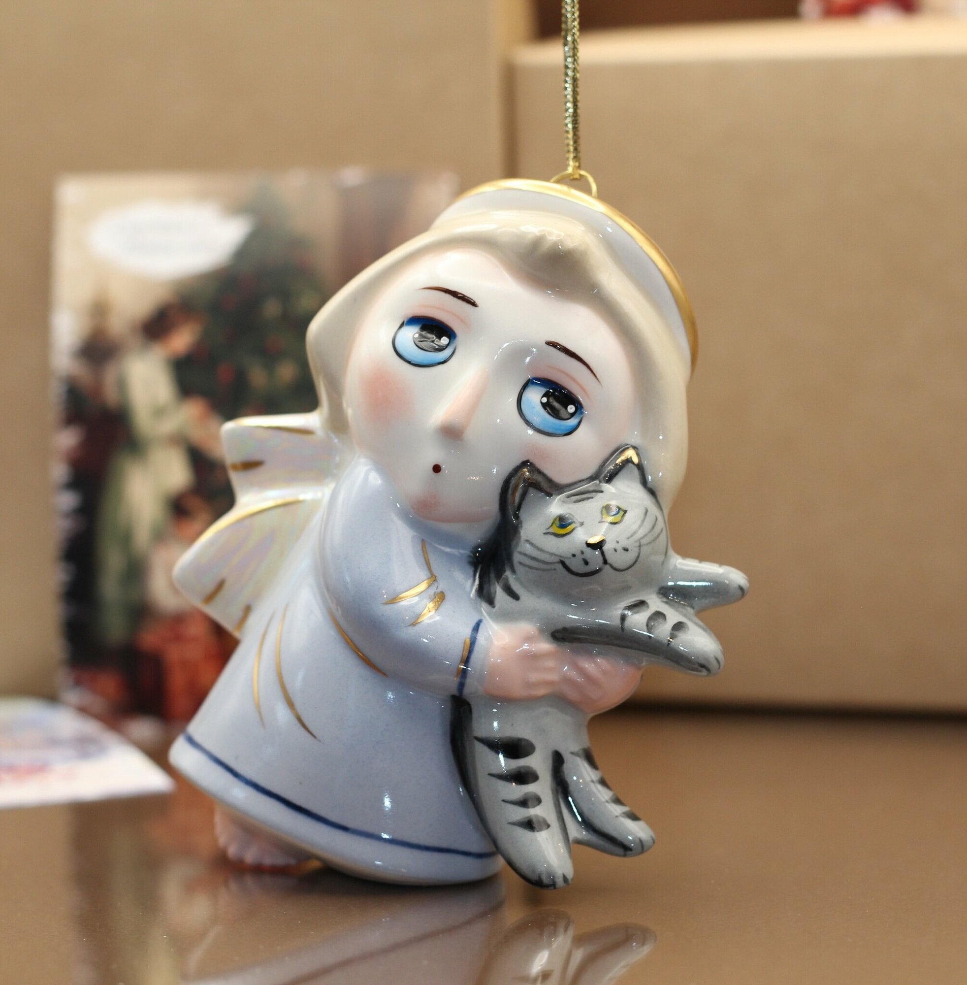 Фарфоровая статуэтка Ангел с котиком с подвесом