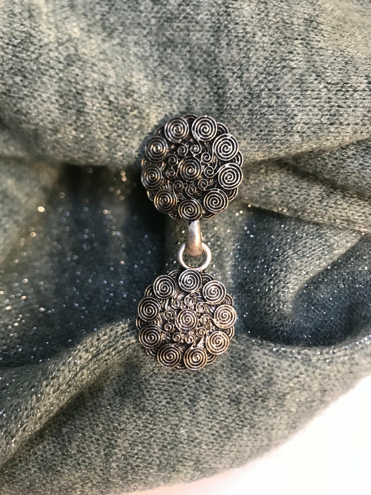 Зажим для кардигана