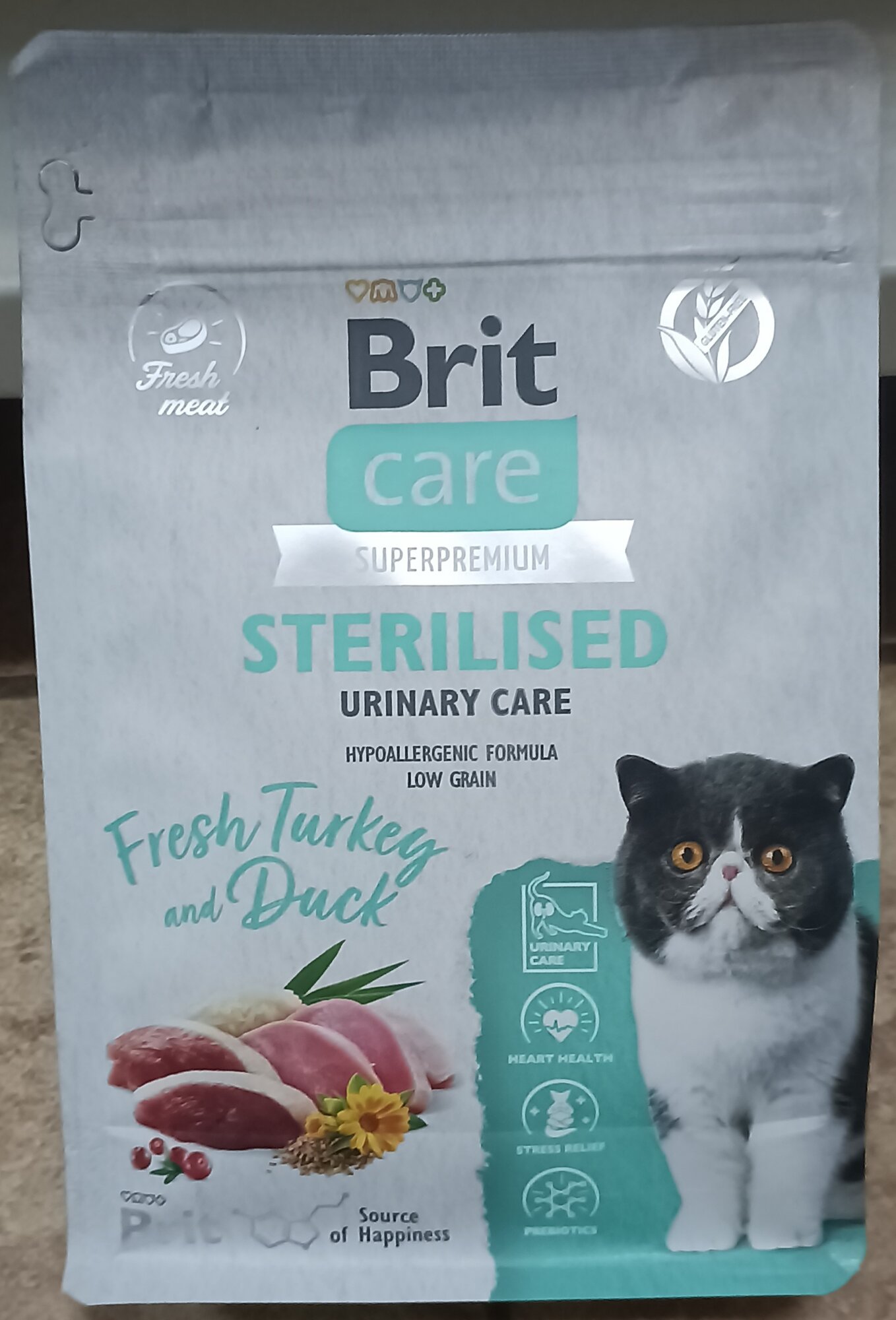 Сухой корм BRIT CARE Sterilised Urinary Care Hypoallergenic для стерилизованных кошек профилактика МКБ с индейкой и уткой 400г