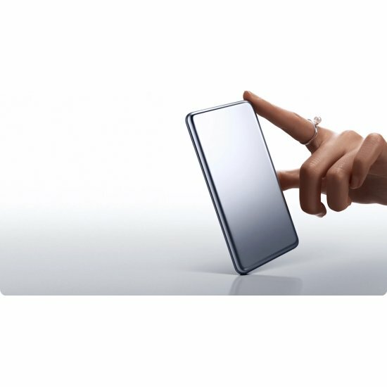 Зарядка телефона от Xiaomi Ultra Slim Power Bank в аэропорту