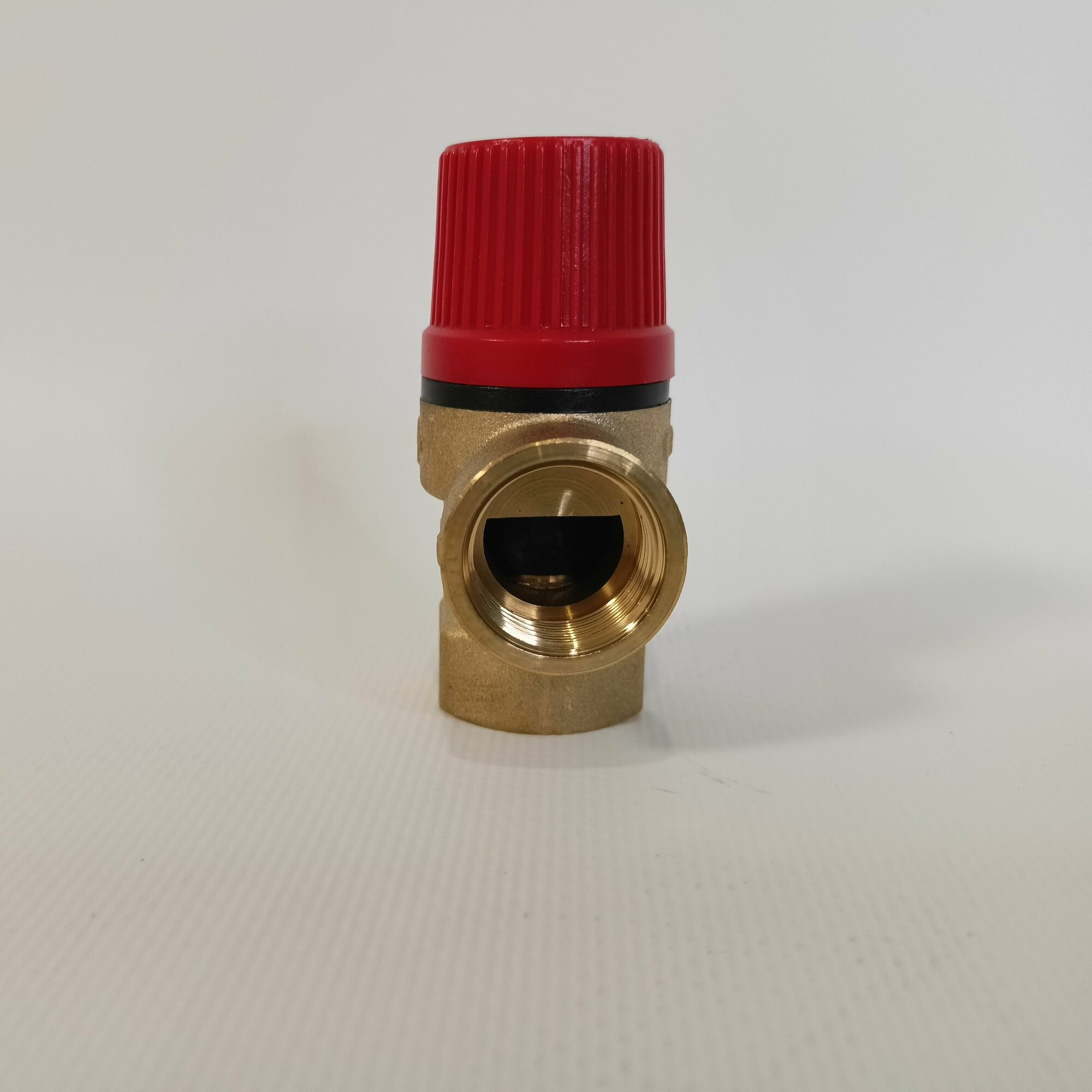 фото Клапан предохранительный (сбросной) Varmega VM16607 1/2" ВР, 6 бар, мембранный, латунь