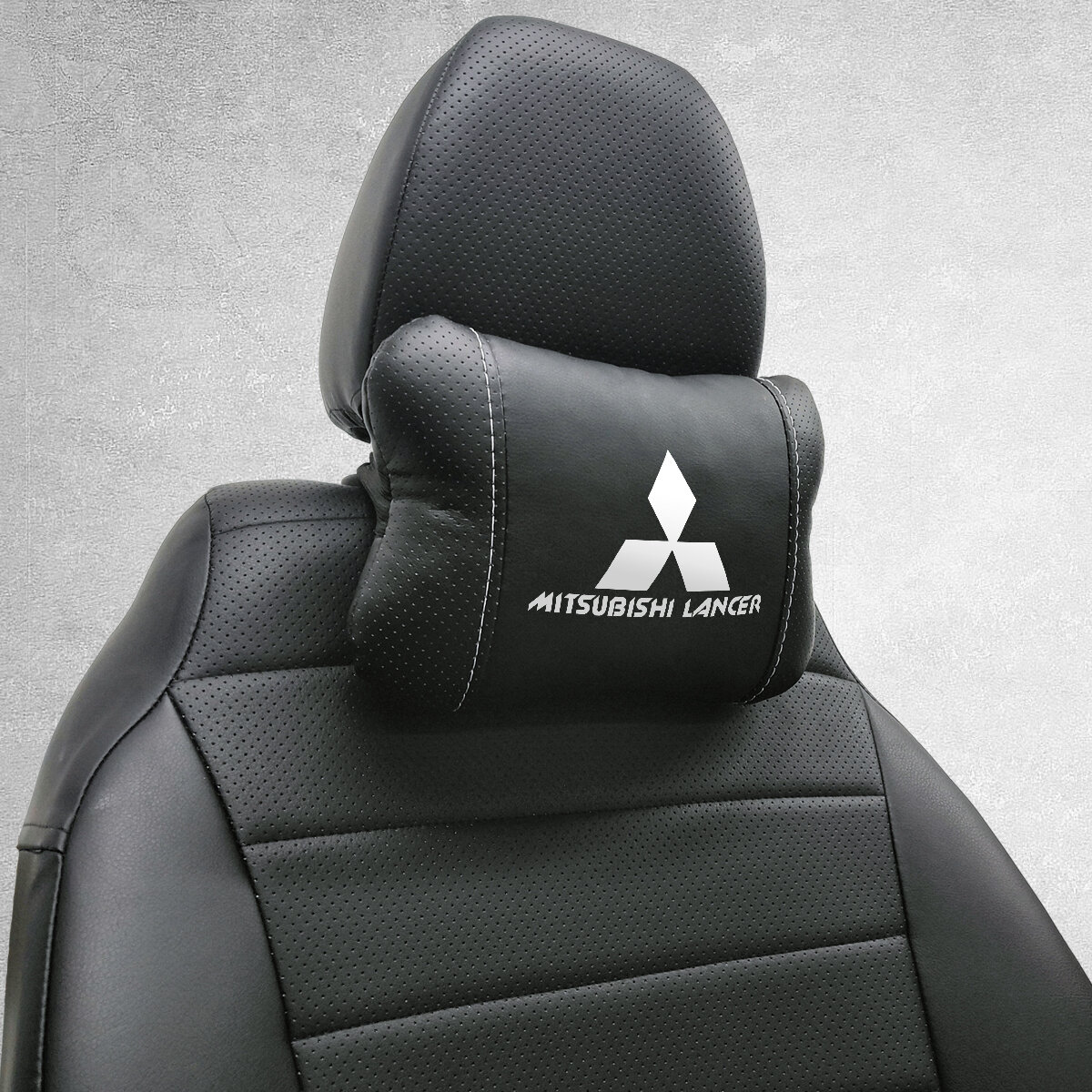 Автомобильная подушка под шею на подголовник эмблема Mitsubishi Lancer для Митсубиси Лансер. Подушка для шеи в машину. Подушка на сиденье автомобиля.