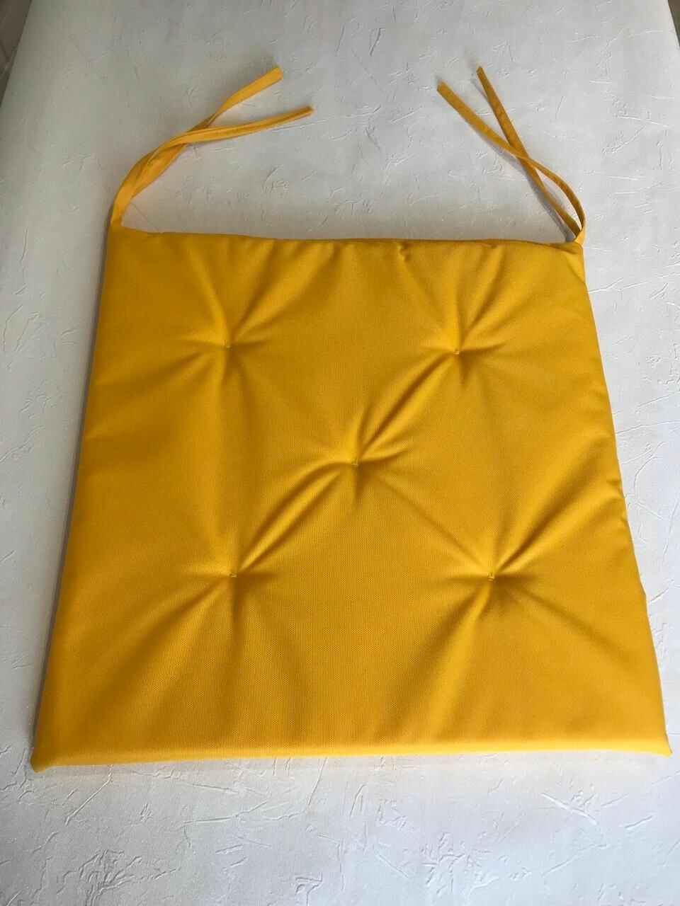 Подушка на стул или табурет нескользящая квадратная 40 см цвет желтый
