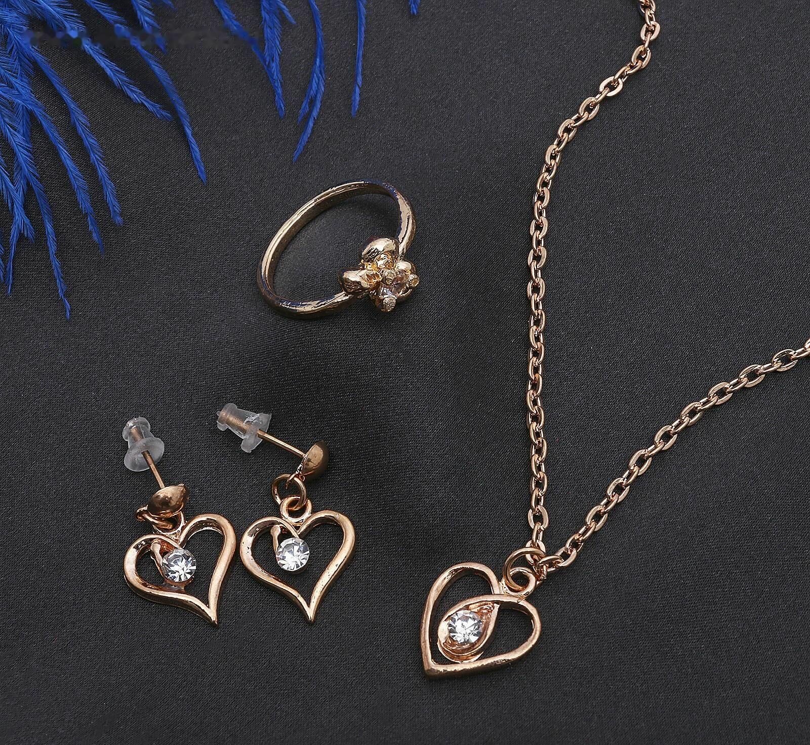 Комплект бижутерии Queen Fair Гарнитур 3 предмета: серьги, кулон, кольцо, размер (16-18) Сердце, цвет белый в золоте, 40см, стекло