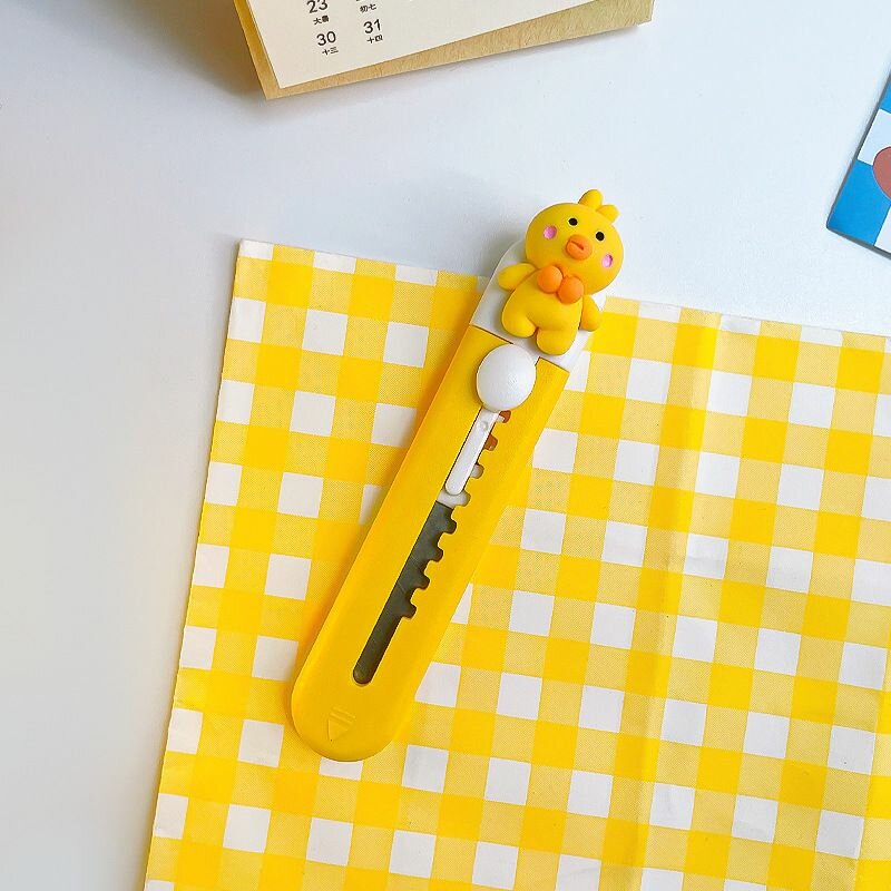 Нож канцелярский с зажимом "Цыпленок с бантиком", 9 мм, цвет желтый