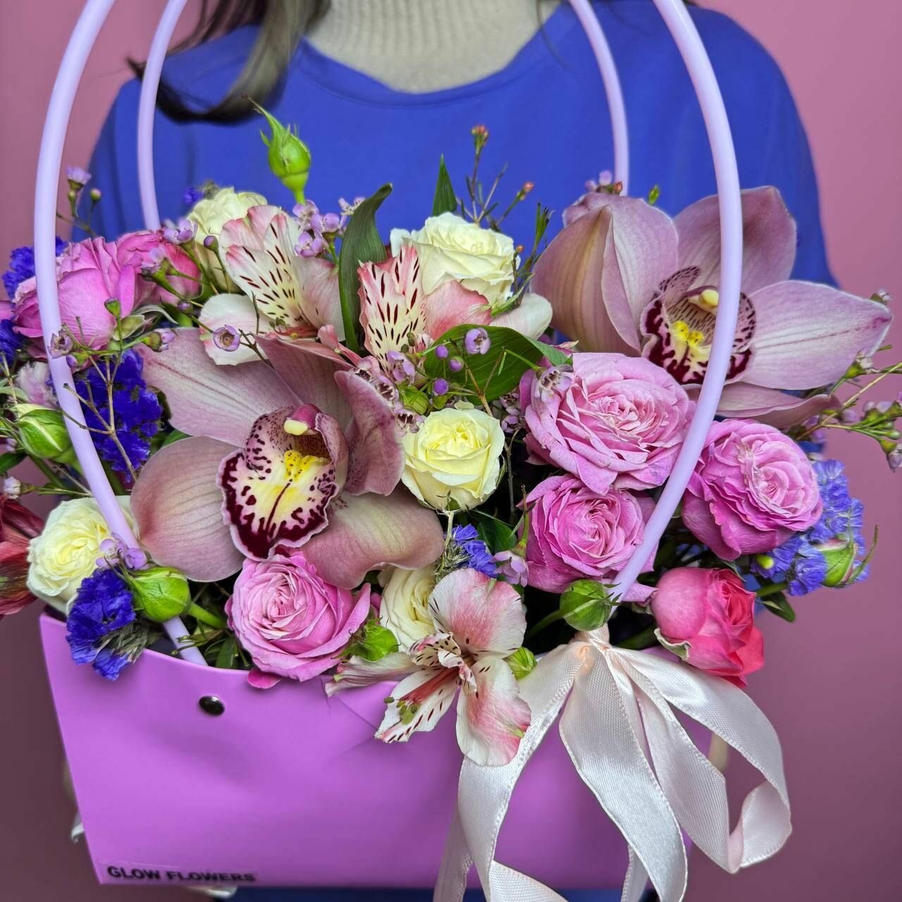 Сумочка с орхидей розами и эустомой для любимой, цветы, живые цветы, цветы с доставкой, орхидея — фото 1