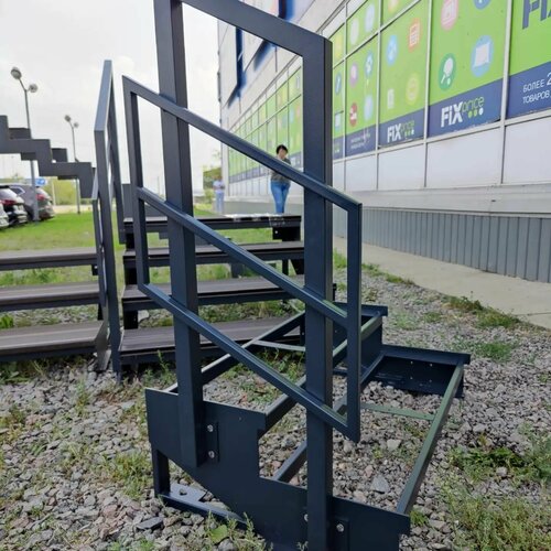 Лестница-крыльцо 2 ступени, без ДПК, ограждения с двух сторон.