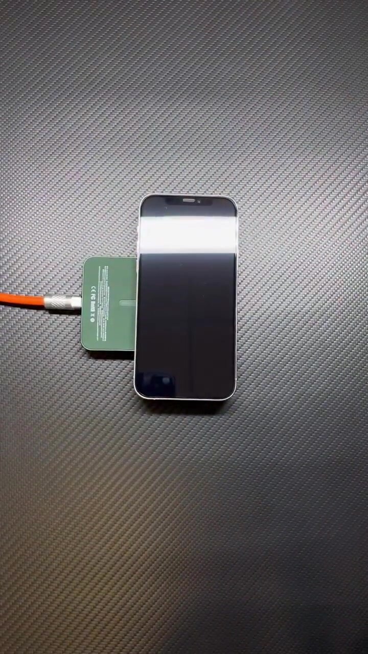 Беспроводной Power bank 10000 мАч 20 Ватт MagSafe для Apple iPhone / Магнитная быстрая зарядка на Эпл Айфон / Внешний аккумулятор / Повербанк / Зеленый — фото 1