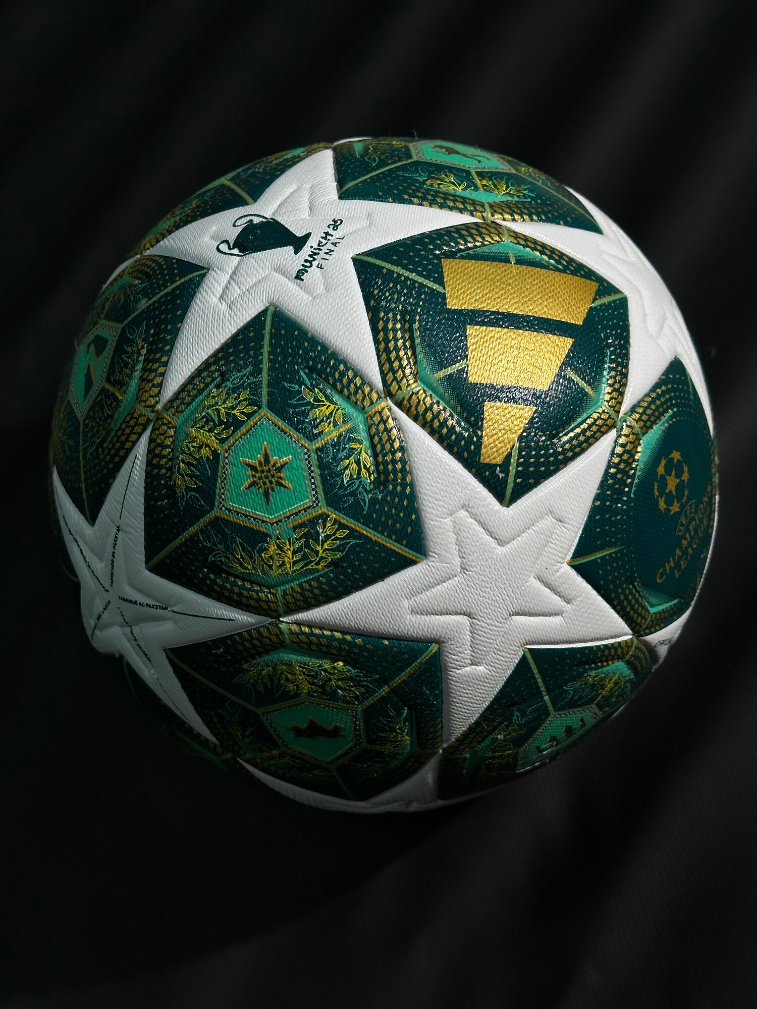 Adidas UCL 2024-2025 официальный мяч финала Лиги Чемпионов UEFA