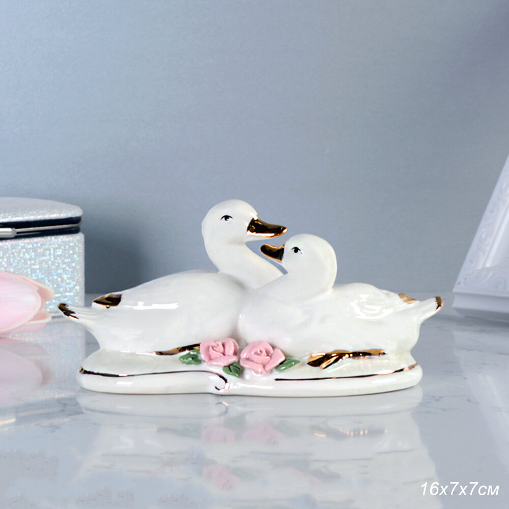 фото Фигурка фарфоровая "Утка мандаринка"