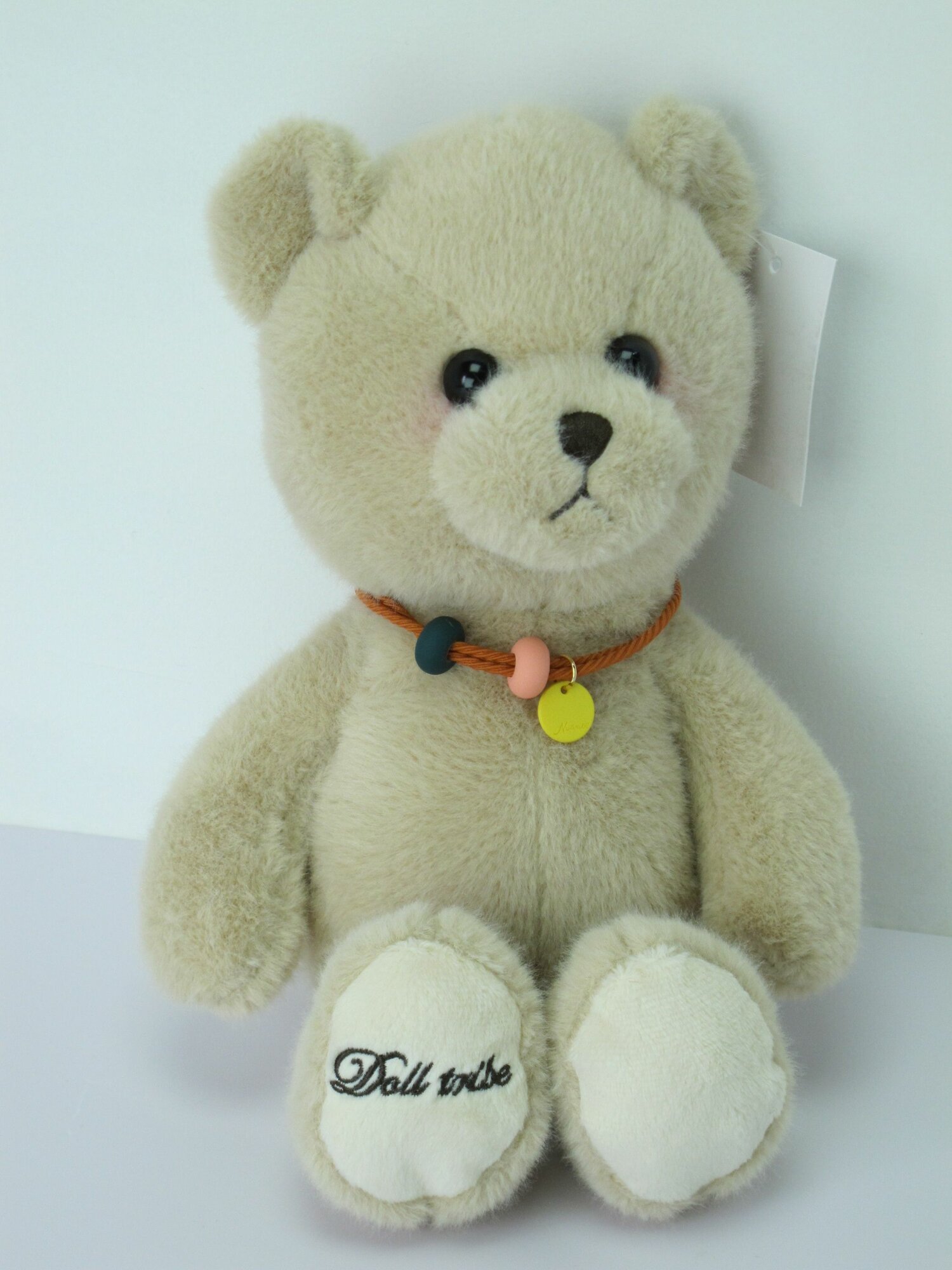 Коричневый медведь с бусами, мягкая игрушка, 30 см