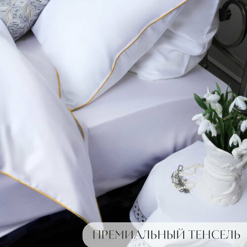 Комплект постельного белья из премиального тенселя Евро в белом цвете с солнечно-желтым кантом от Mollen 14350₽