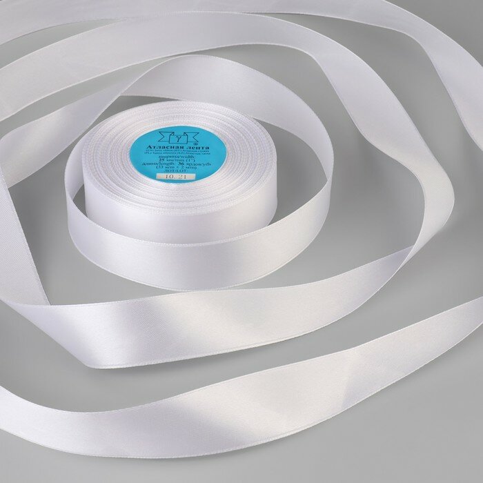 Лента атласная Gamma 25 мм 33+/-2 м №001 белая (43862)