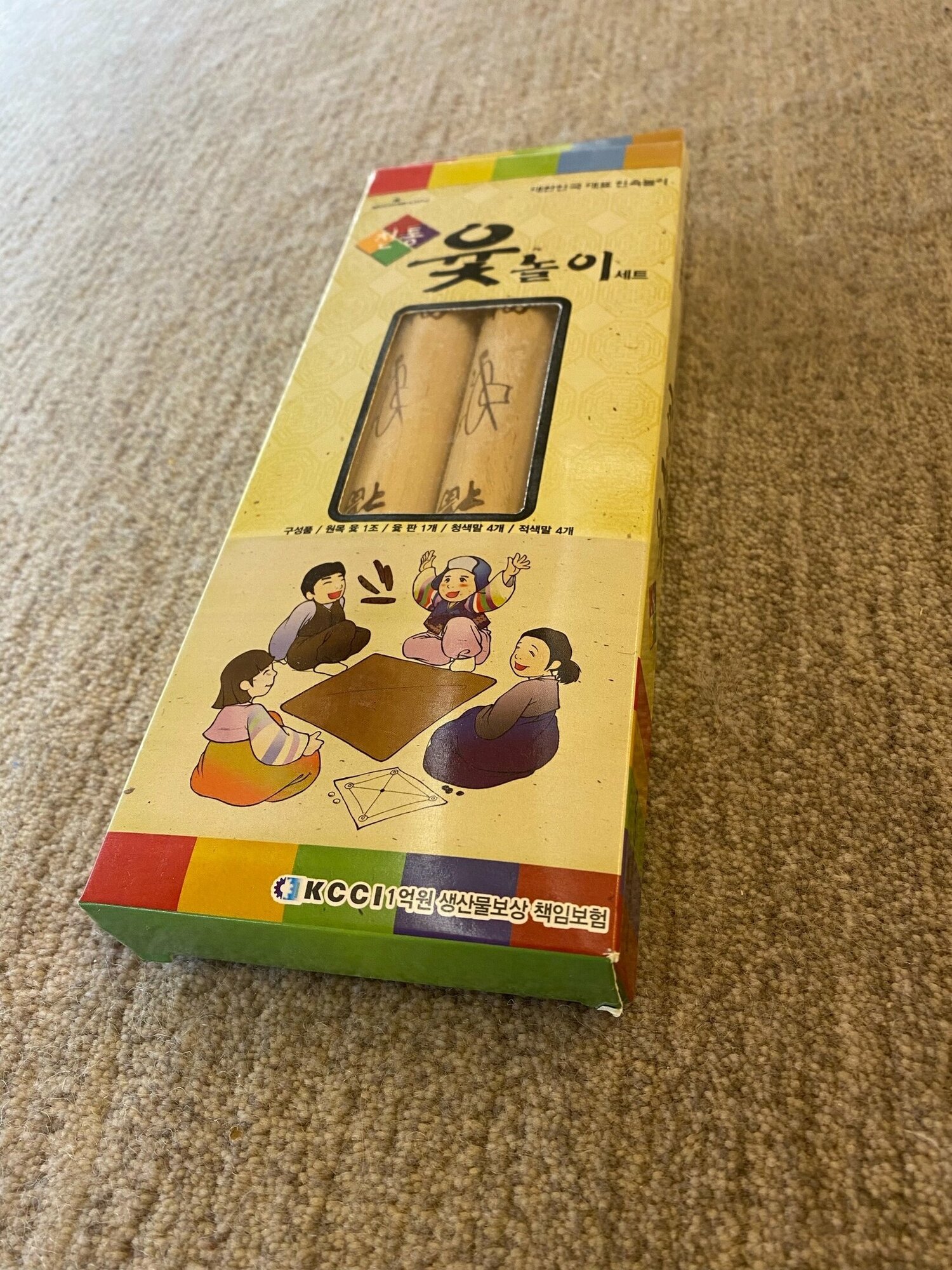 Настольная корейская игра " Ютнори ", поле, фишки, палочки и кубики.