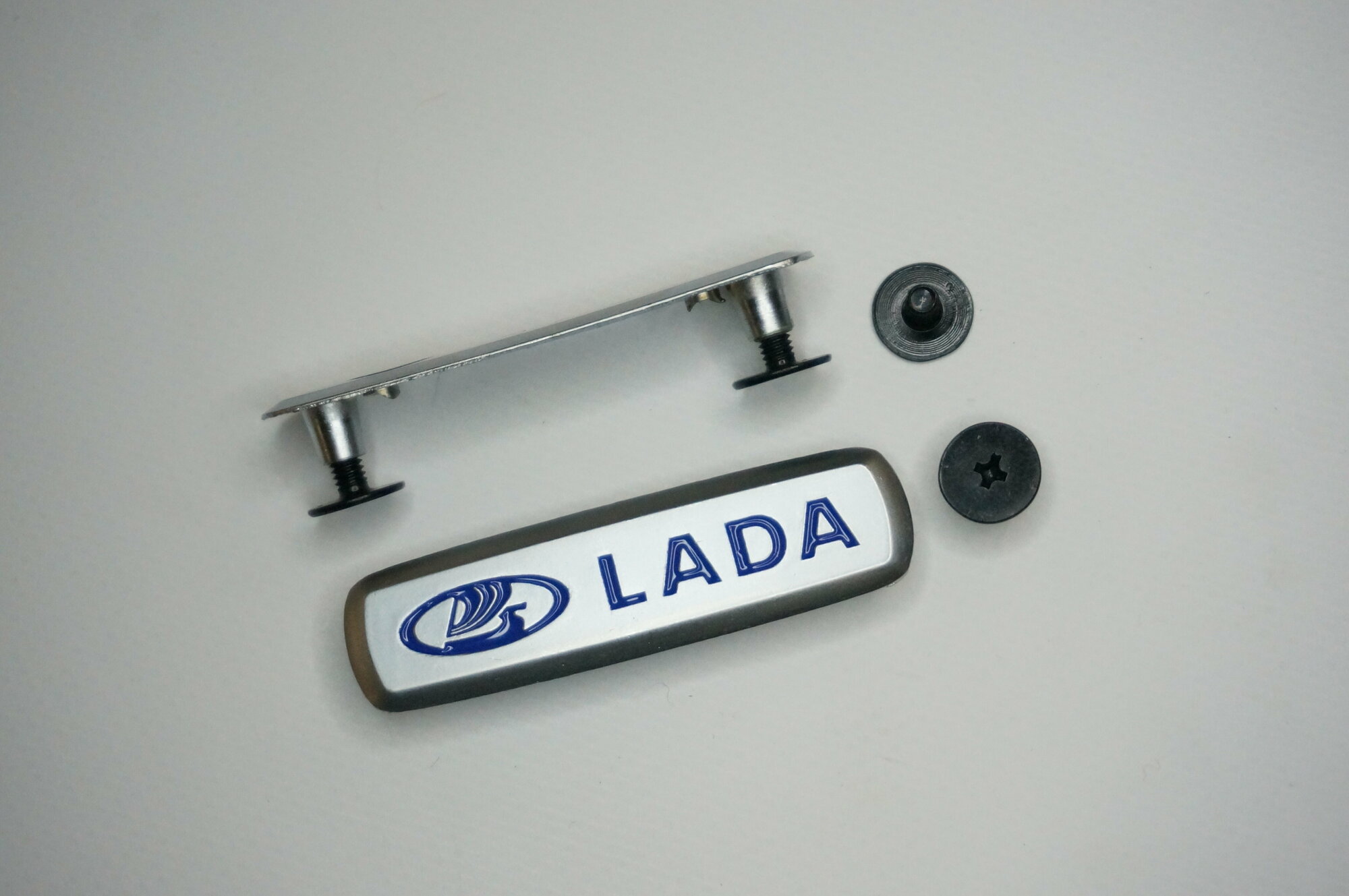 Логотип (шильдик) на автомобильный коврик с маркой автомобиля Lada / Лада