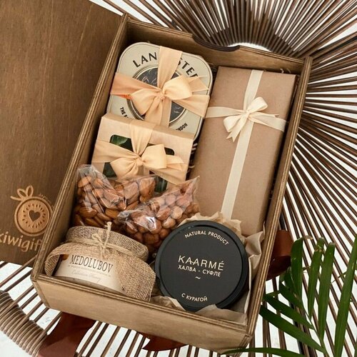 Женский подарочный набор со сладостями 4946₽