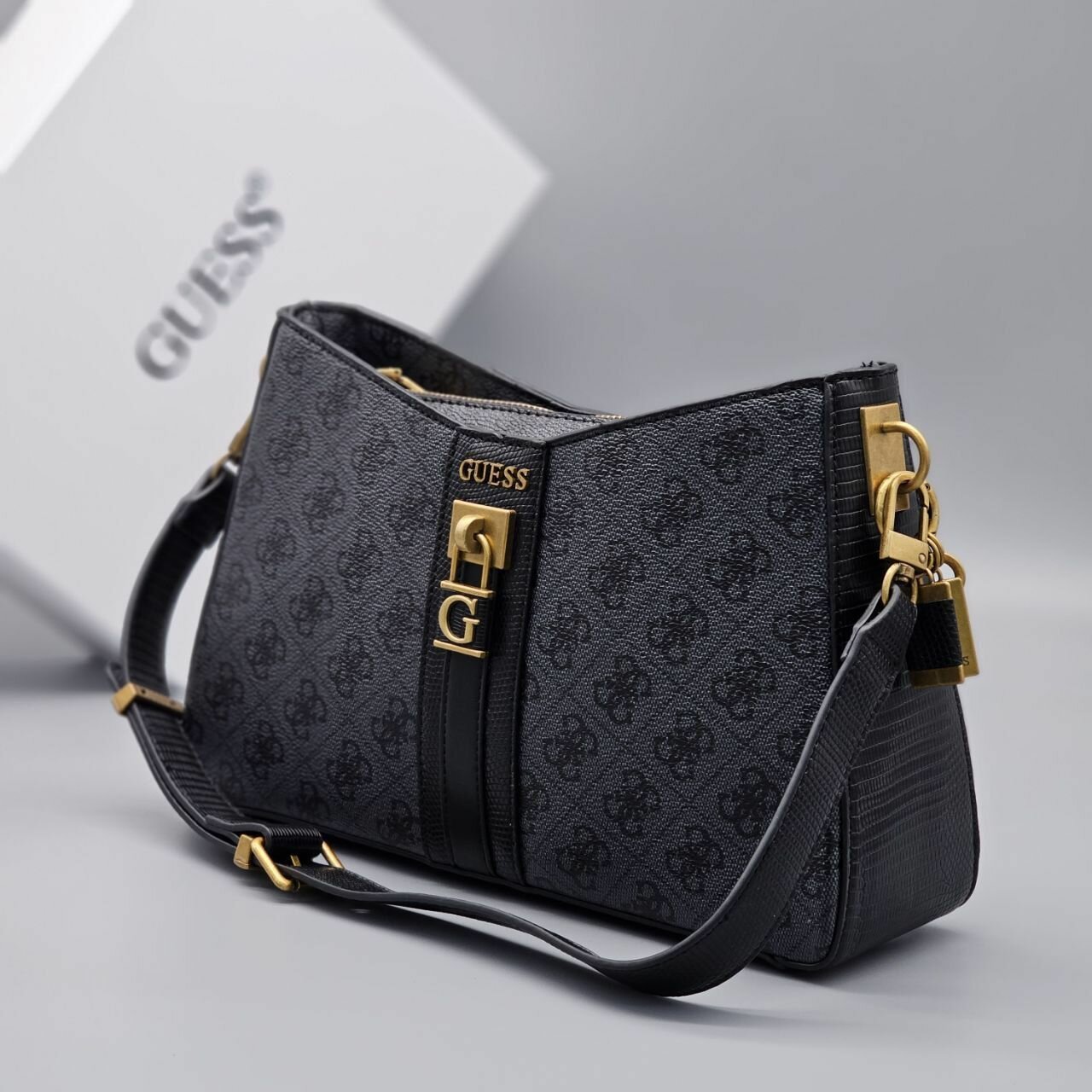 фото Сумка женская кожаная Guess багет