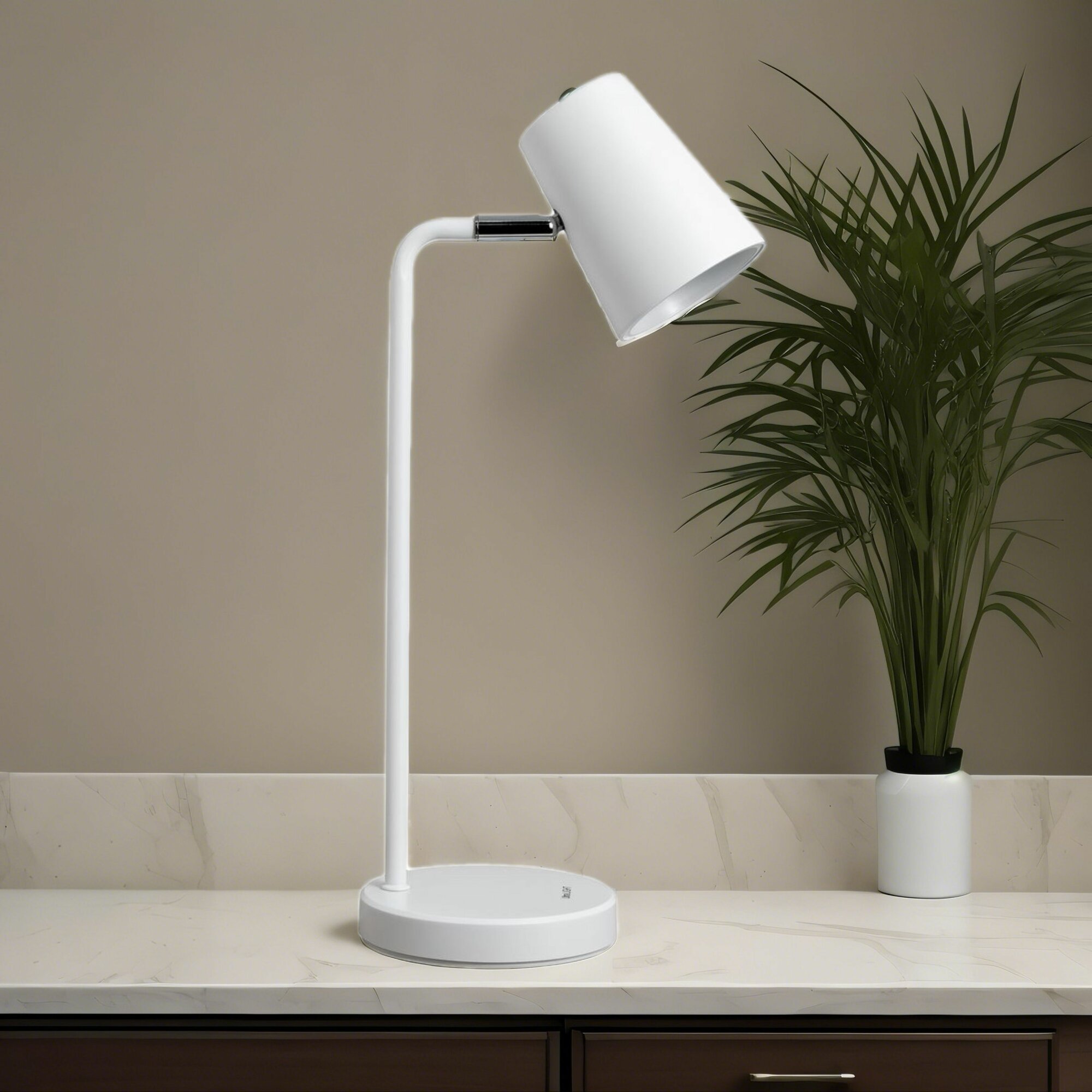 Настольная лампа светильник UL623 Белый LED 220В Ultra LIGHT