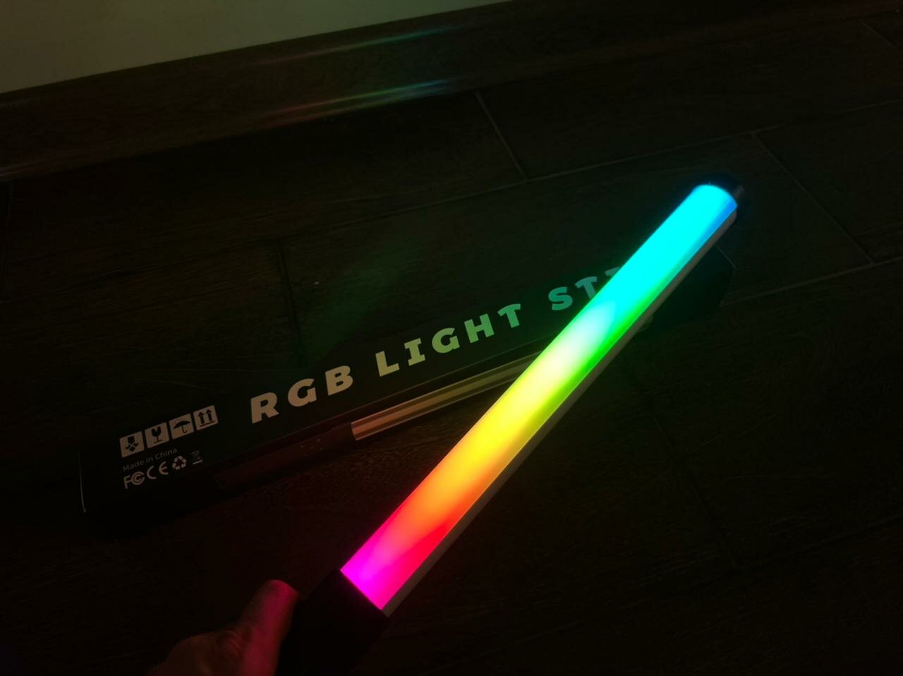RGB light stick - осветитель палка видеосвет ргб / светодиодная / разноцветная