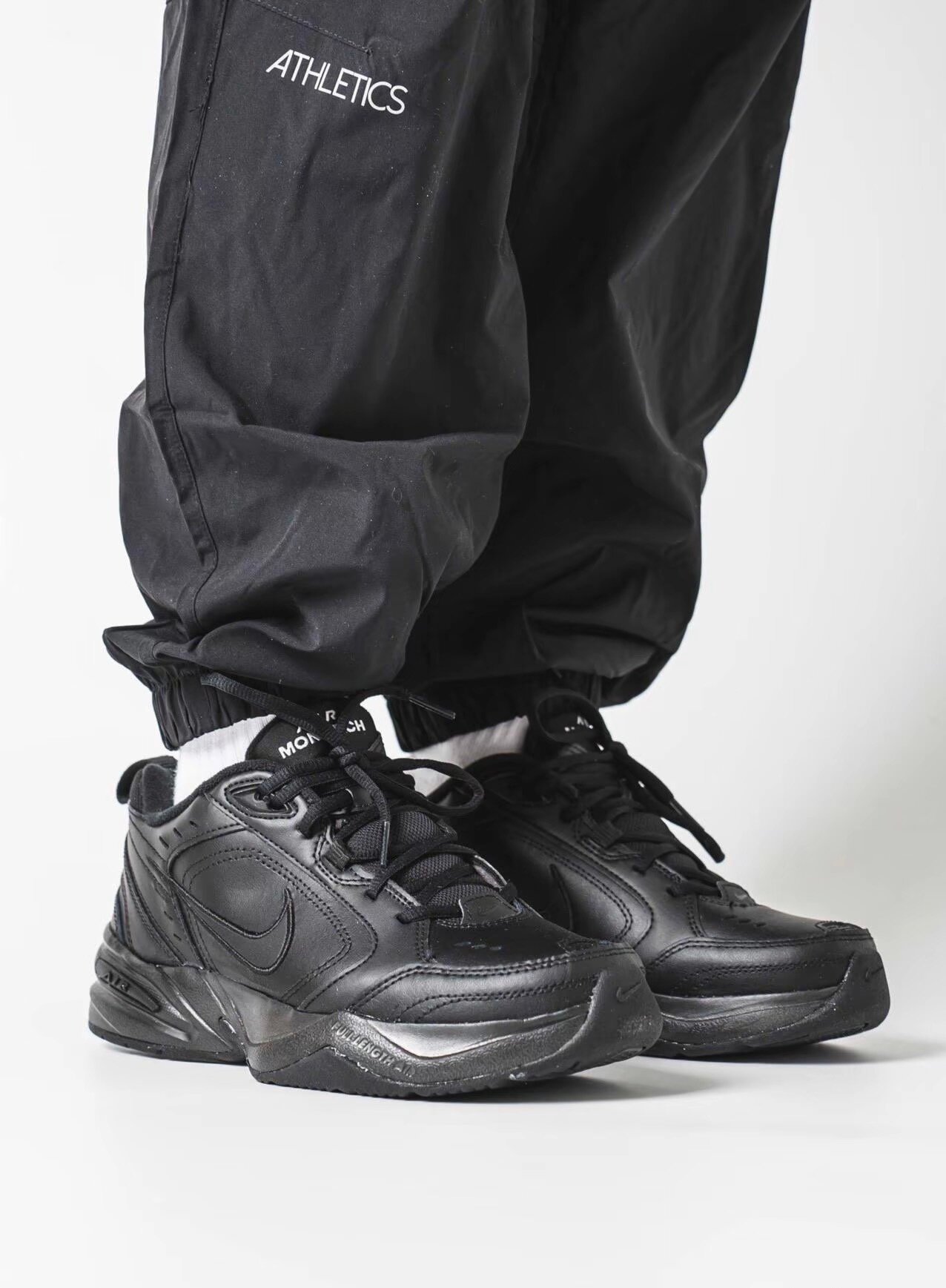 Nike air monarch black clearance
