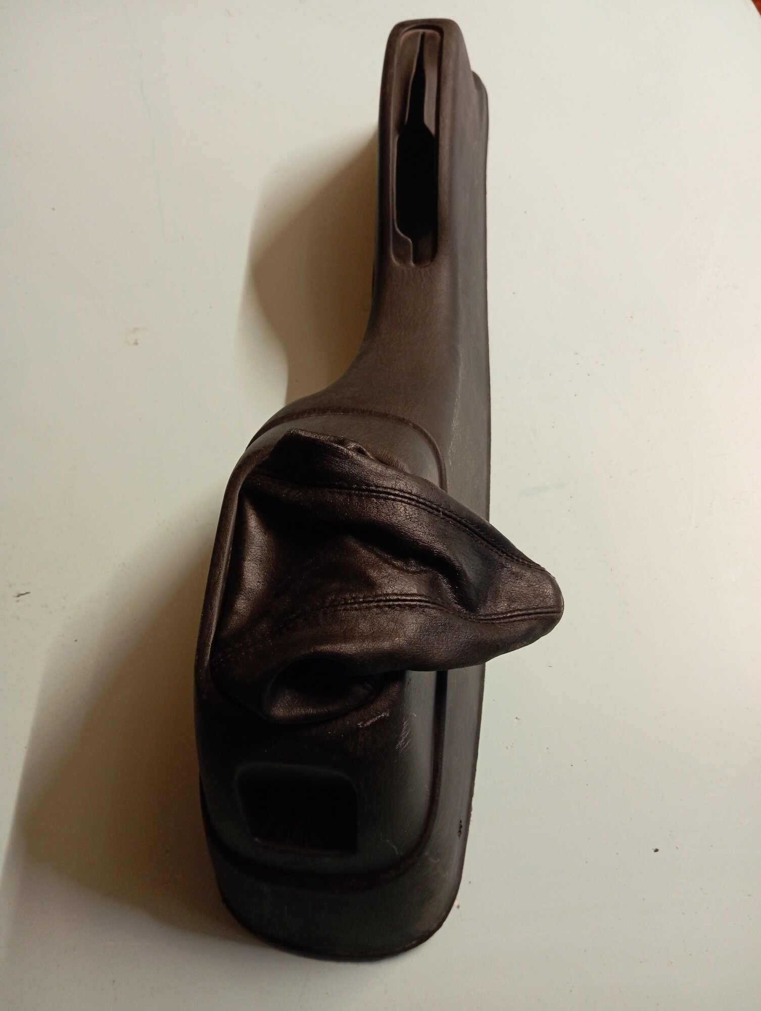 Хундай старех н1. консоль коробки передач с кожанным чехлом.