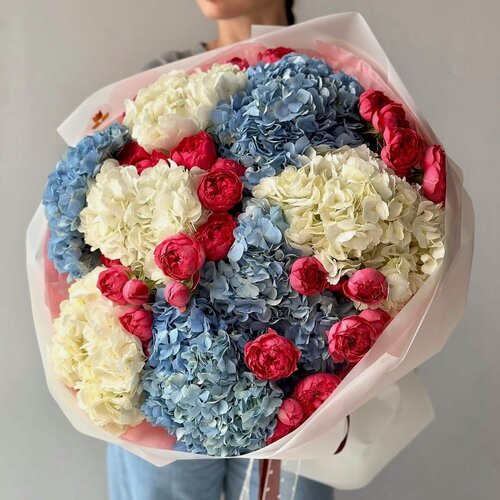 Изображение товара Букет из гортензий и кустовых пионовидных роз, красивый букет цветов, шикарный, премиум цветы, премиум букет