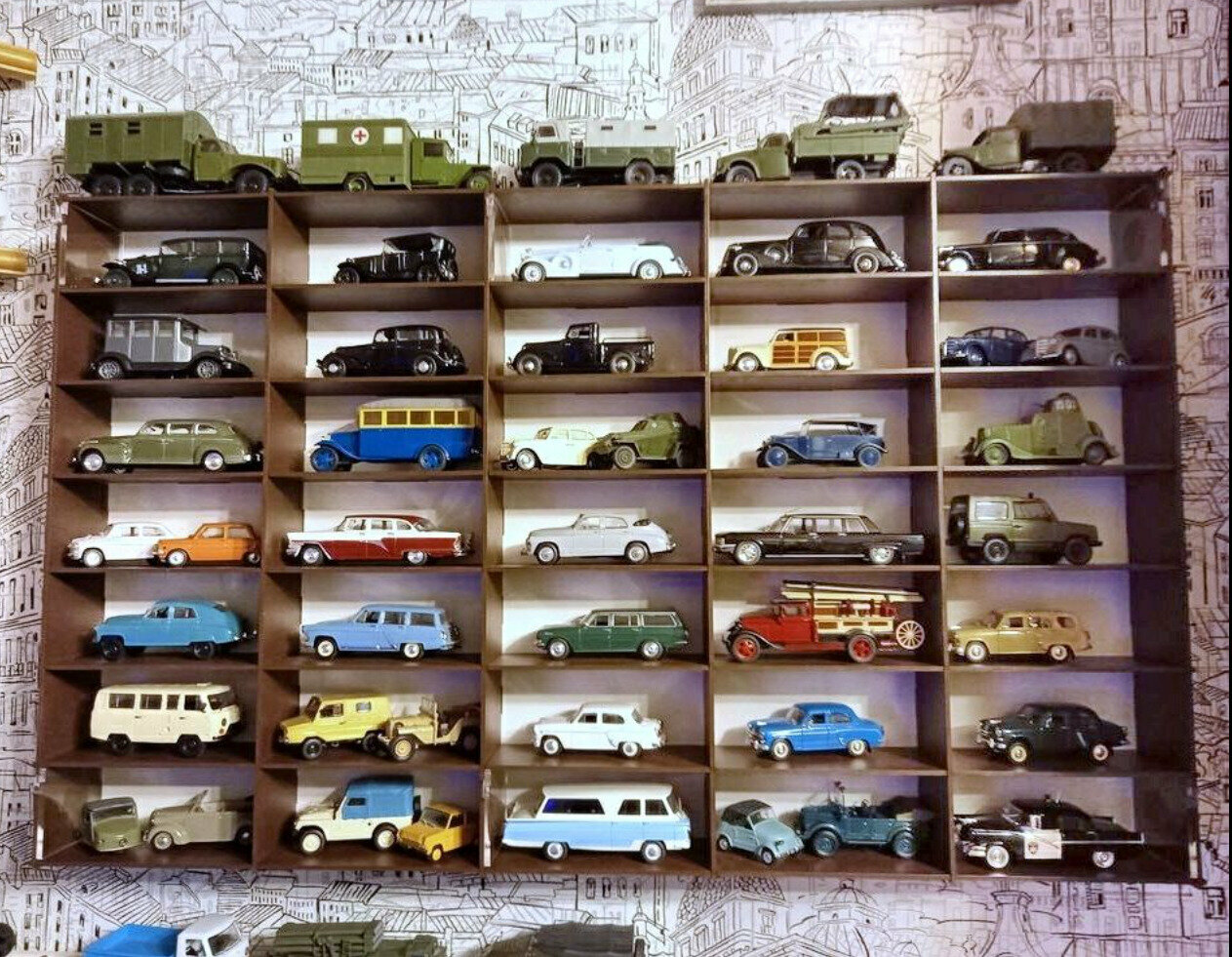 Органайзер настенный, деревянный, для коллекции машинок масштабом 1:43, 35 ячеек