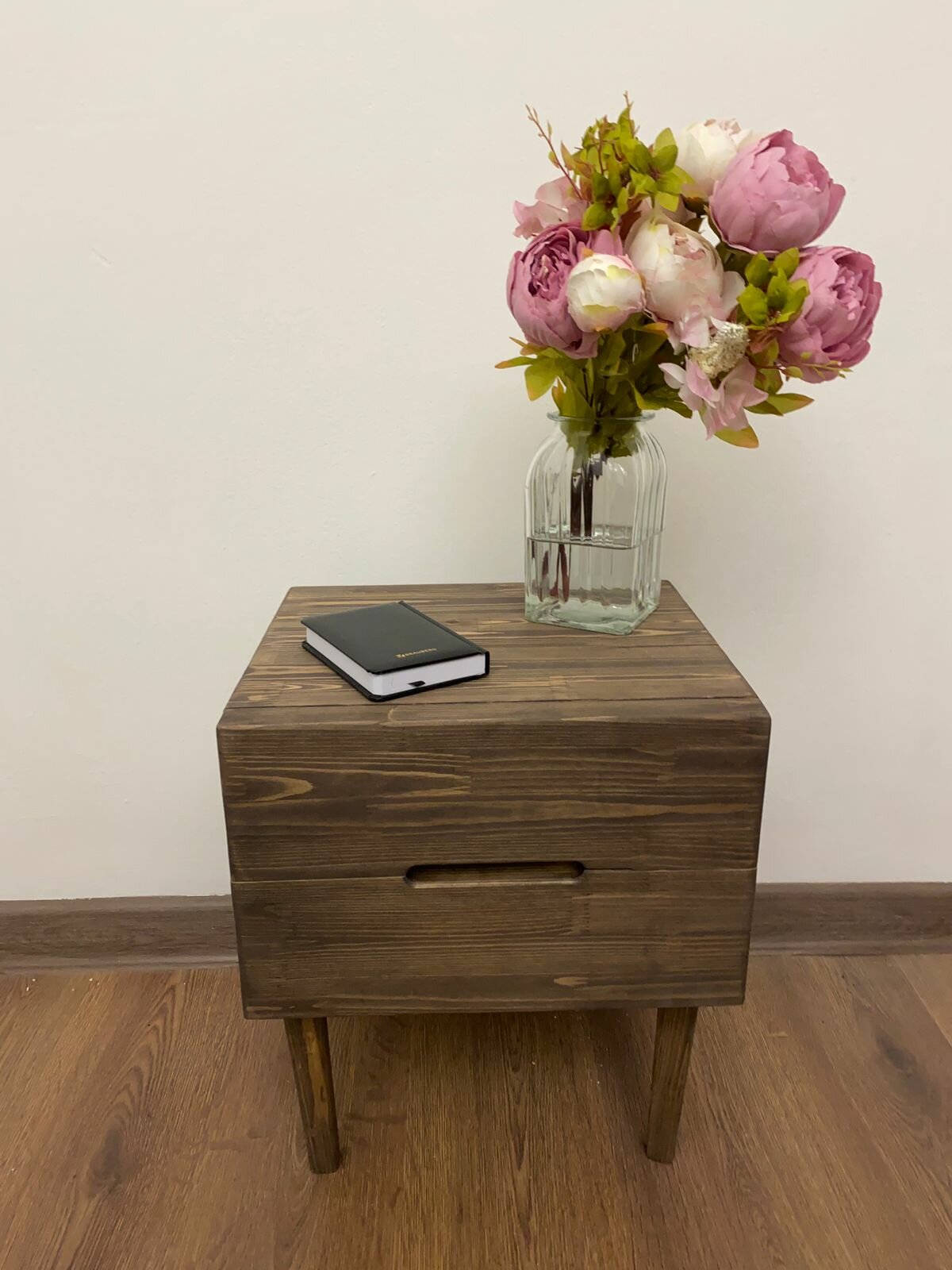 фото Прикроватная тумбочка "Декстрой", массив сосны