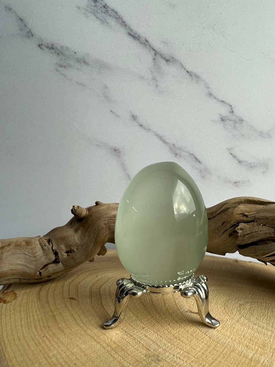 Сувенир на Пасху "Яйцо" из улексита синтетического белое .