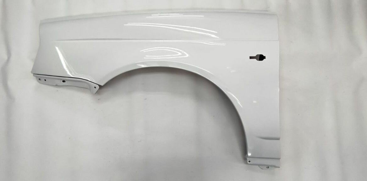 Крыло пластиковое для Лада "Приора" 2007 - 2018 гг цвет "Белое облако 240" левое"