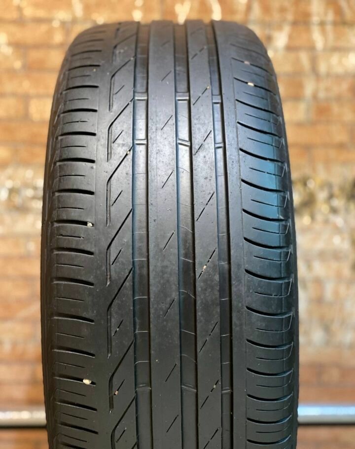 Bridgestone Turanza T001 215/45 R17