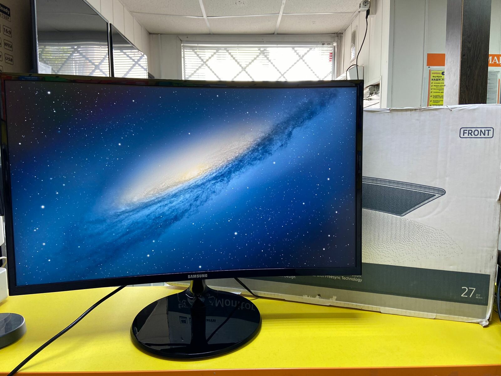 27" Игровой монитор Samsung C27F390FHI / Изогнутый / черный