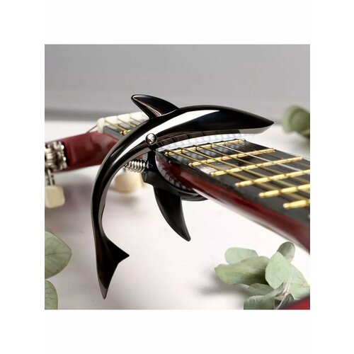 Каподастр для гитары Music Life Акула