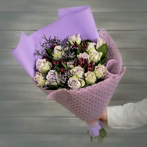 Изображение товара Букет из живых цветов роз, альстромерий и лимониума от Букет Маркет