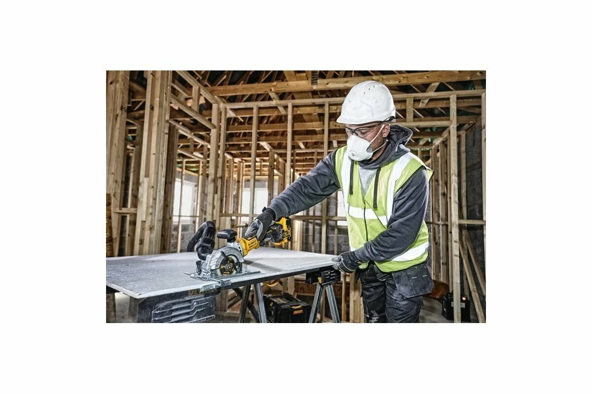 Пила дисковая аккумуляторная DeWalt DCS571NT (без акк, без з/у) - фото №5